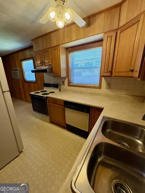 Kitchen - 5921 John St, Austell, GA 30106 photo 4 of 4