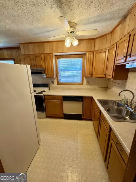 Kitchen - 5921 John St, Austell, GA 30106 photo 3 of 4
