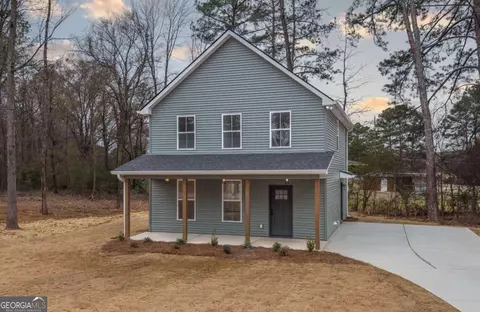 724 Bedwell St, Heflin, AL 36264