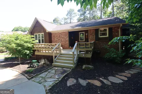 674 Ridgewood Dr, Hartwell, GA 30643