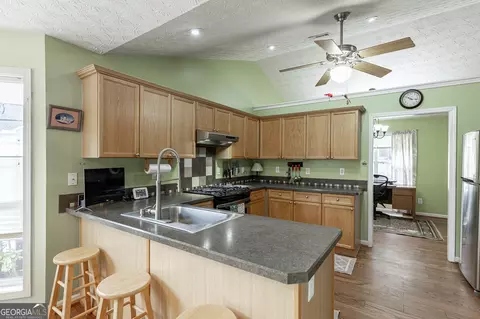 Kitchen - 1413 Armende Cir, Dacula, GA 30019 photo 5 of 6