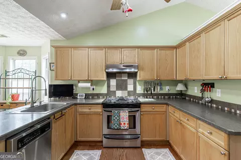 Kitchen - 1413 Armende Cir, Dacula, GA 30019 photo 2 of 6