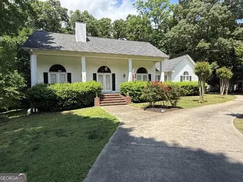606 Academy Woods Dr, Jefferson, GA 30549