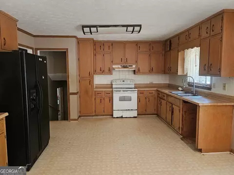 Kitchen - 35 Stone Creek Dr, Covington, GA 30016 photo 2 of 2