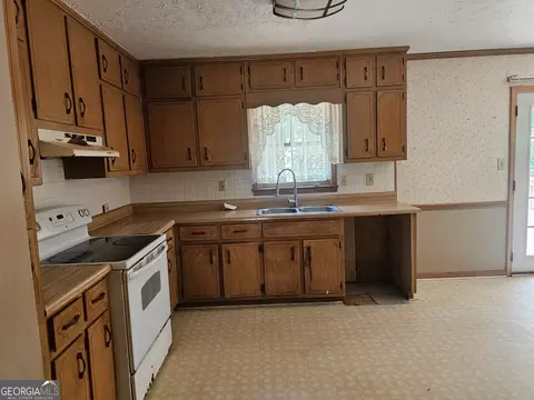Kitchen - 35 Stone Creek Dr, Covington, GA 30016 photo 1 of 2