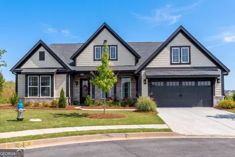 426 Clear Lake Pkwy, Hoschton, GA 30548
