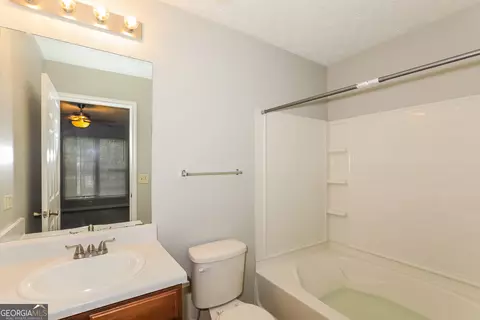 Bath - 11418 Ashefield Ln, Hampton, GA 30228 photo 1 of 2