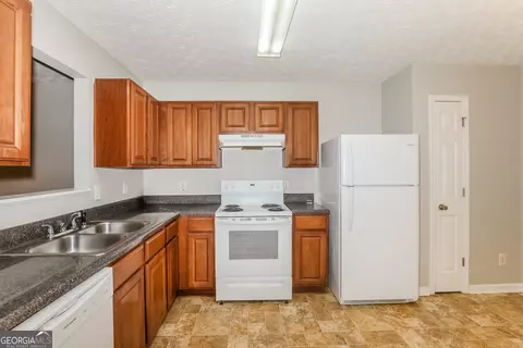 Kitchen - 11418 Ashefield Ln, Hampton, GA 30228 photo 1 of 2