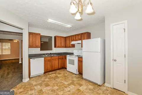 Kitchen - 11418 Ashefield Ln, Hampton, GA 30228 photo 2 of 2