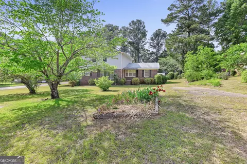 Exterior - 124 Melrose Dr, Lagrange, GA 30241 photo 2 of 9
