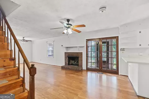 Living - 124 Melrose Dr, Lagrange, GA 30241 photo 2 of 5