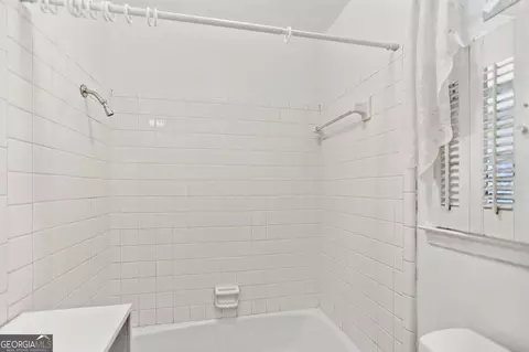 Bath - 124 Melrose Dr, Lagrange, GA 30241 photo 1 of 4