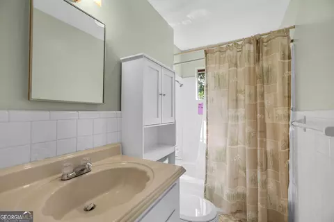 Bath - 124 Melrose Dr, Lagrange, GA 30241 photo 4 of 4
