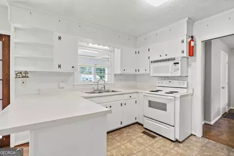 Kitchen - 124 Melrose Dr, Lagrange, GA 30241 photo 3 of 4