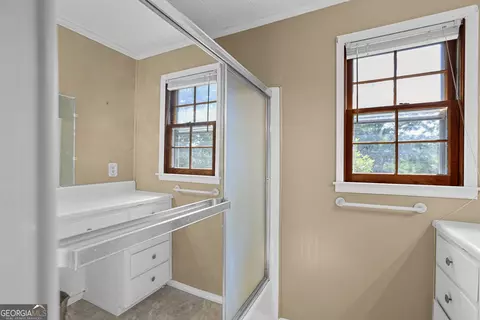 Bath - 124 Melrose Dr, Lagrange, GA 30241 photo 3 of 4