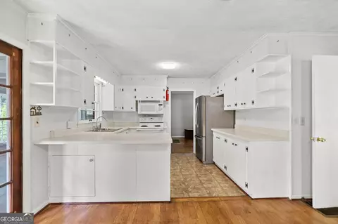Kitchen - 124 Melrose Dr, Lagrange, GA 30241 photo 2 of 4