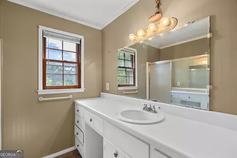 Bath - 124 Melrose Dr, Lagrange, GA 30241 photo 2 of 4