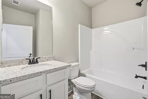 Bath - 206 Railroad St, Gray, GA 31032 photo 3 of 5