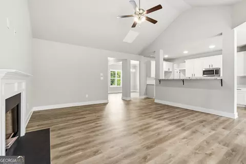 Living - 206 Railroad St, Gray, GA 31032 photo 3 of 4