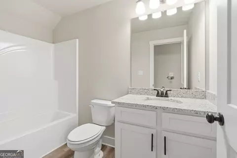 Bath - 206 Railroad St, Gray, GA 31032 photo 4 of 5