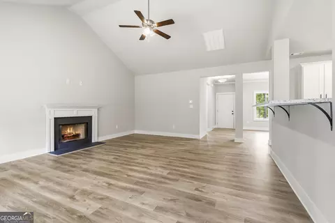 Living - 206 Railroad St, Gray, GA 31032 photo 4 of 4