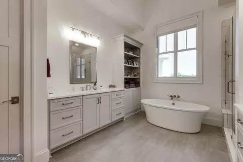 Bath - 1820 Clover Ln, Bishop, GA 30621 photo 2 of 10