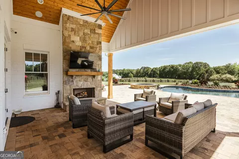Exterior - 1820 Clover Ln, Bishop, GA 30621 photo 6 of 19