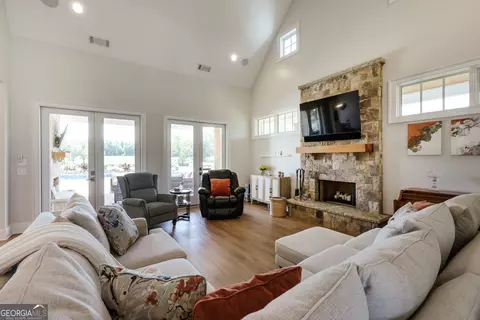 Living - 1820 Clover Ln, Bishop, GA 30621 photo 3 of 3