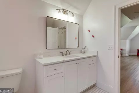 Bath - 1820 Clover Ln, Bishop, GA 30621 photo 7 of 10