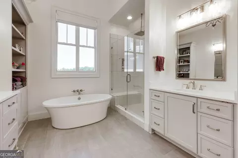 Bath - 1820 Clover Ln, Bishop, GA 30621 photo 3 of 10