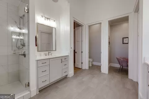 Bath - 1820 Clover Ln, Bishop, GA 30621 photo 4 of 10