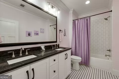 Bath - 1820 Clover Ln, Bishop, GA 30621 photo 8 of 10