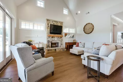 Living - 1820 Clover Ln, Bishop, GA 30621 photo 2 of 3