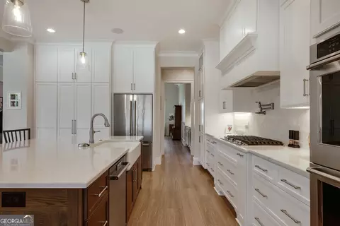1820 Clover Ln, Bishop, GA 30621