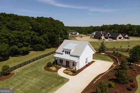 Exterior - 1820 Clover Ln, Bishop, GA 30621 photo 3 of 19