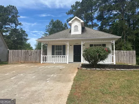 1382 N Hampton Dr, Hampton, GA 30228