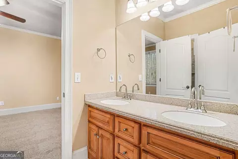 Bath - 390 Glengarry Chase, Covington, GA 30014 photo 4 of 5