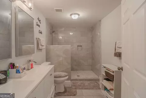 Bath - 61 Nantucket Dr, Lagrange, GA 30241 photo 1 of 4