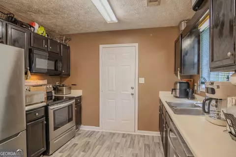 Kitchen - 61 Nantucket Dr, Lagrange, GA 30241 photo 1 of 2