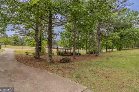 Exterior - 61 Nantucket Dr, Lagrange, GA 30241 photo 5 of 8