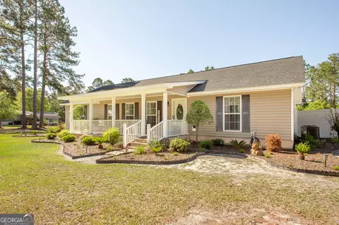 4331 Knotty Pine Ln, Waycross, GA 31503