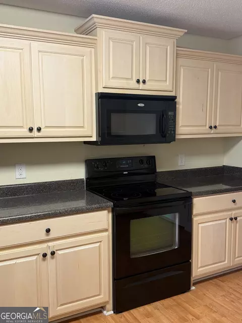 Kitchen - 105 Nealys Way, Haddock, GA 31033 photo 2 of 3