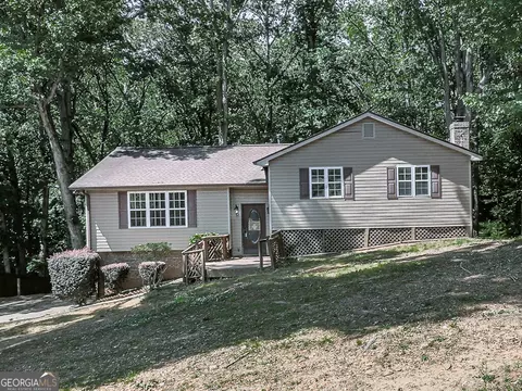 6911 Beechwood Dr, Acworth, GA 30102