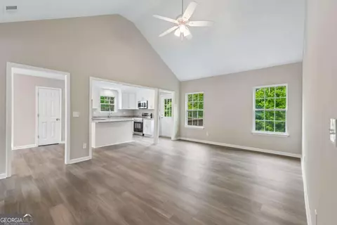 Living - 382 Arlington Ln, Commerce, GA 30529 photo 2 of 4