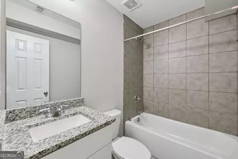 Bath - 382 Arlington Ln, Commerce, GA 30529 photo 4 of 4