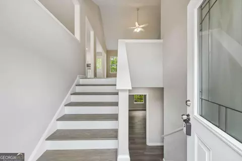 Entry Way - 382 Arlington Ln, Commerce, GA 30529 photo 2 of 5
