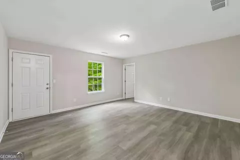 Living - 382 Arlington Ln, Commerce, GA 30529 photo 4 of 4