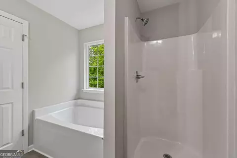Bath - 382 Arlington Ln, Commerce, GA 30529 photo 2 of 4