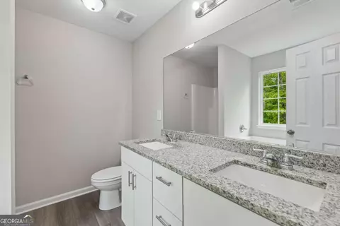 Bath - 382 Arlington Ln, Commerce, GA 30529 photo 1 of 4