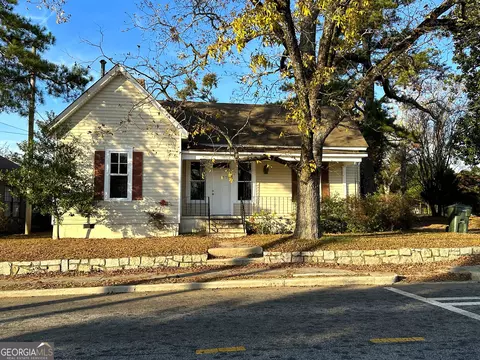 1007 Peek St NW, Conyers, GA 30012